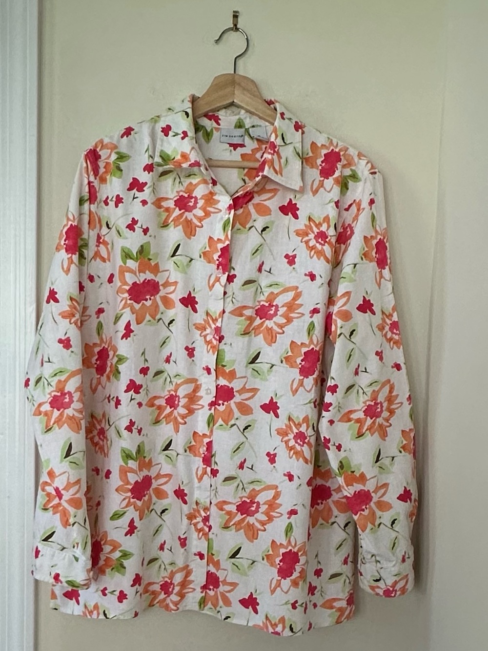 Floral Feminine Linen Lightweight Button-Up Breezy Shirt - Perfect for Summer!
